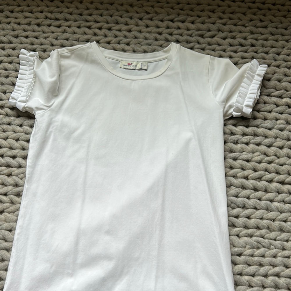 Vineyard vines tee